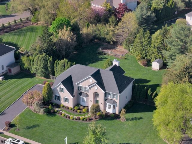 39 Briarwood Drive East, Warren Twp., NJ 07059