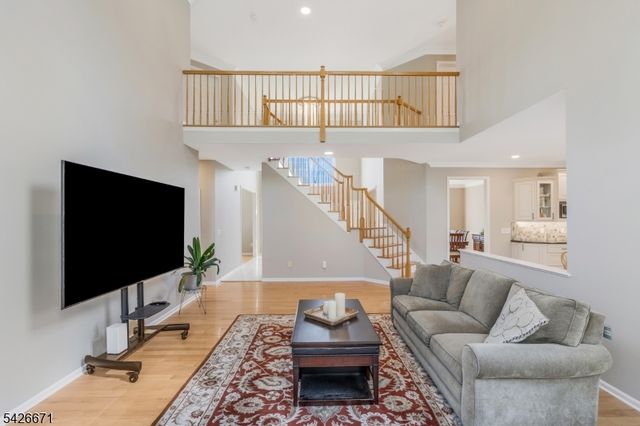 39 Briarwood Drive East, Warren Twp., NJ 07059