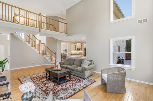 39 Briarwood Drive East, Warren Twp., NJ 07059