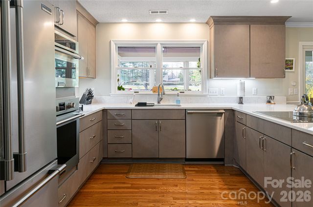 774 Crooked Creek Road, Hendersonville, NC 28739