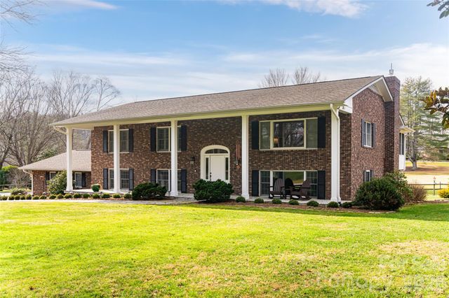 774 Crooked Creek Road, Hendersonville, NC 28739