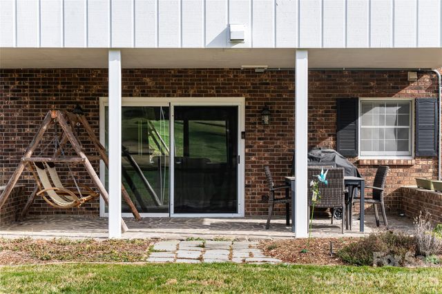 774 Crooked Creek Road, Hendersonville, NC 28739