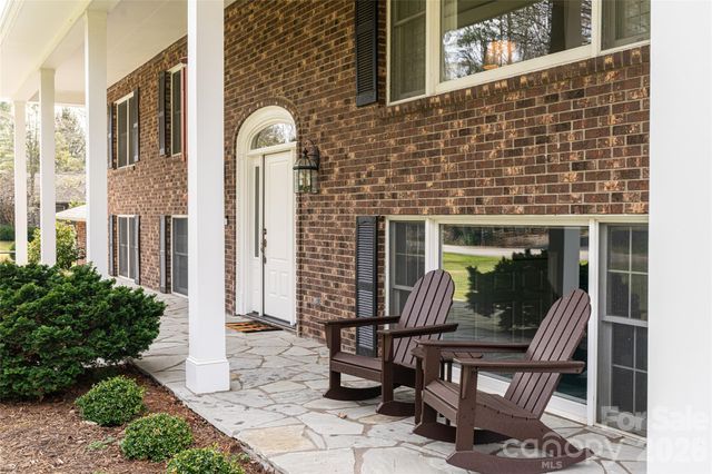 774 Crooked Creek Road, Hendersonville, NC 28739