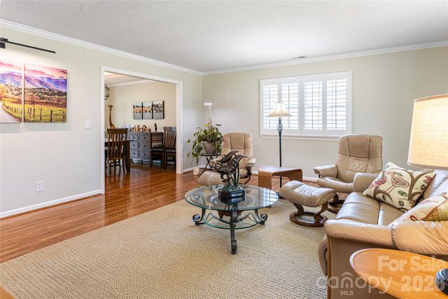 774 Crooked Creek Road, Hendersonville, NC 28739