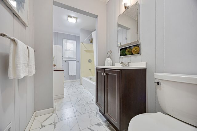 21770 W Lake Avenue, Round Lake, IL 60073