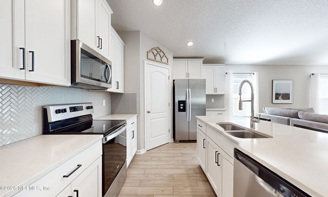 65656 EDGEWATER Drive, Yulee, FL 32097