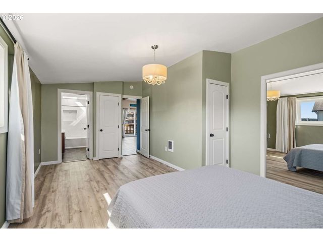 1214 MOORE St, Brookings, OR 97415