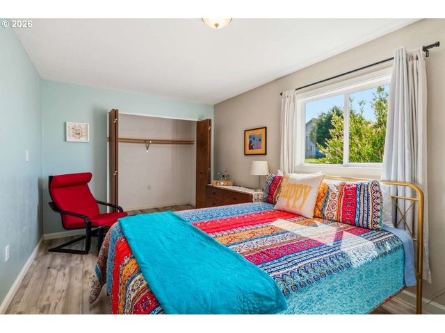 1214 MOORE St, Brookings, OR 97415