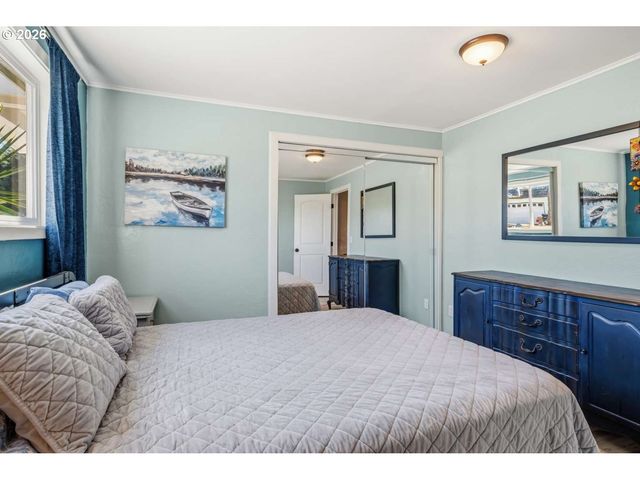 1214 MOORE St, Brookings, OR 97415
