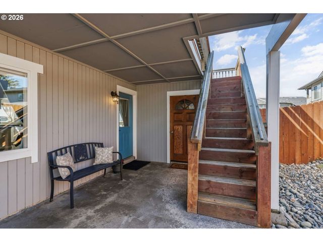 1214 MOORE St, Brookings, OR 97415