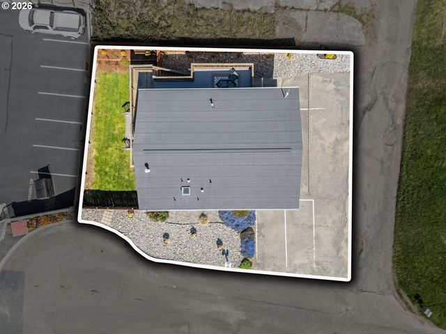 1214 MOORE St, Brookings, OR 97415