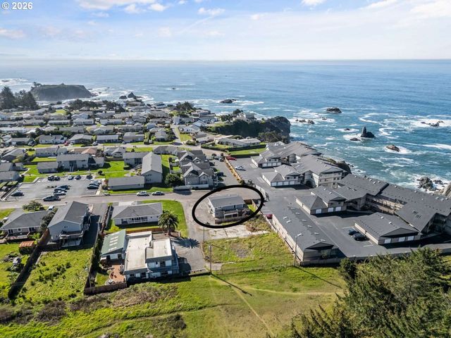 1214 MOORE St, Brookings, OR 97415