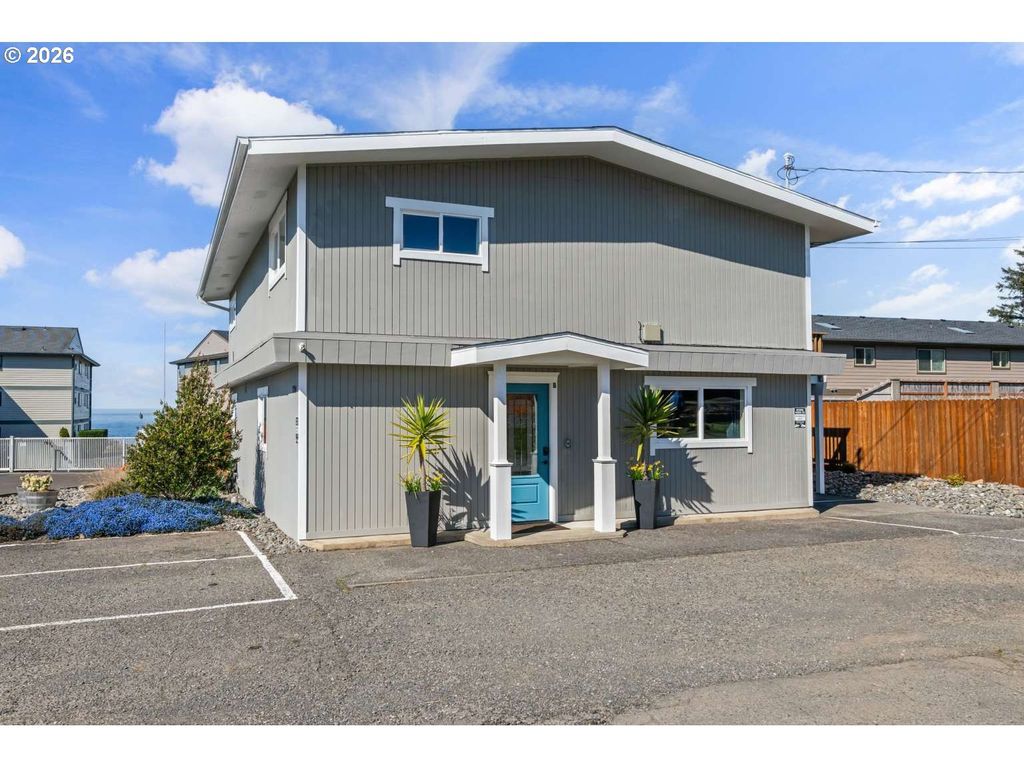 1214 MOORE St, Brookings, OR 97415