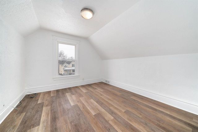 906 S 5th Street, Rockford, IL 61104