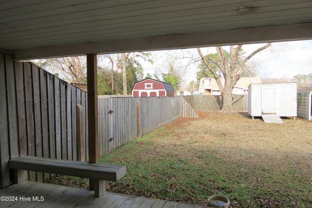 402 South Street B, Bayboro, NC 28515