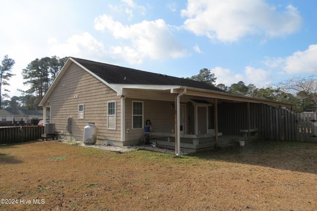 402 South Street B, Bayboro, NC 28515