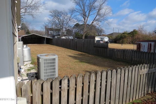 402 South Street B, Bayboro, NC 28515