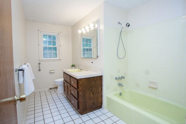 51 Pine Glen Road, Simsbury, CT 06070