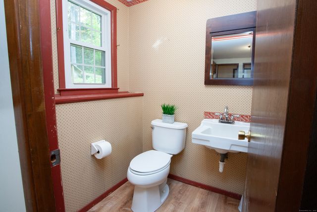 51 Pine Glen Road, Simsbury, CT 06070