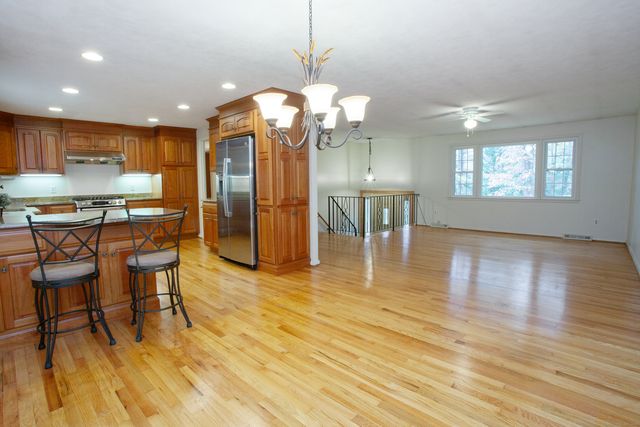 51 Pine Glen Road, Simsbury, CT 06070