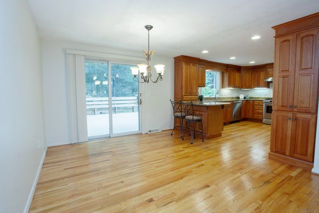 51 Pine Glen Road, Simsbury, CT 06070