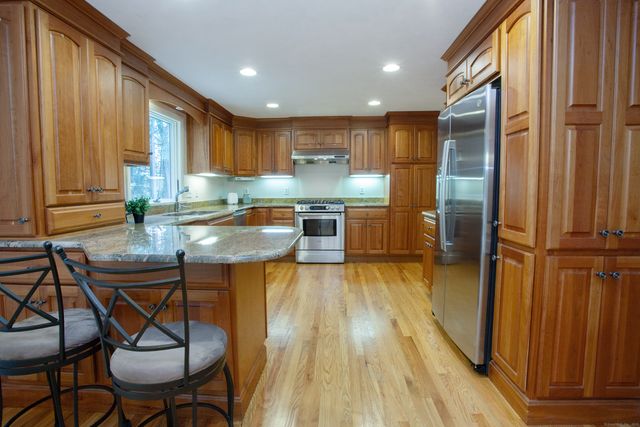 51 Pine Glen Road, Simsbury, CT 06070