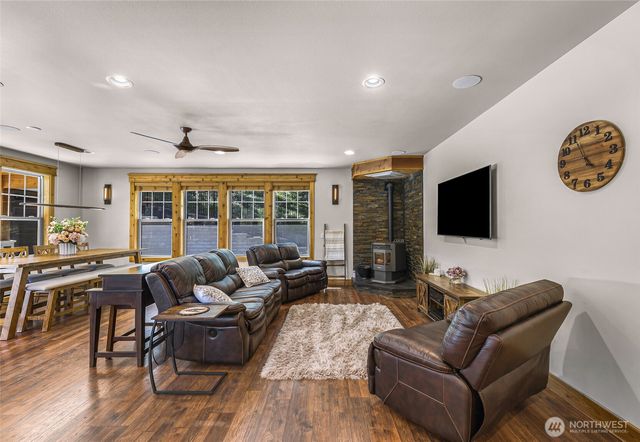 306 W Montana Avenue, Roslyn, WA 98941