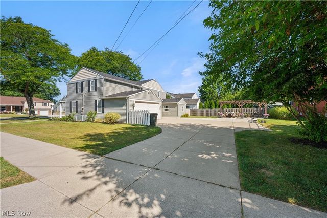 4161 Leona Drive, Rocky River, OH 44116