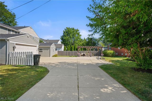 4161 Leona Drive, Rocky River, OH 44116