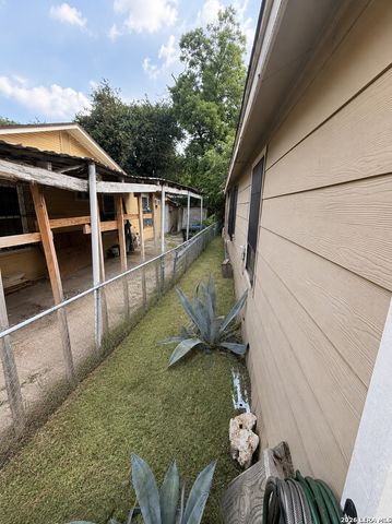 2613 Colima St, San Antonio, TX 78207