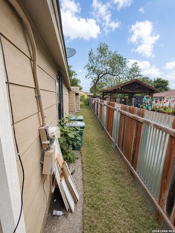 2613 Colima St, San Antonio, TX 78207