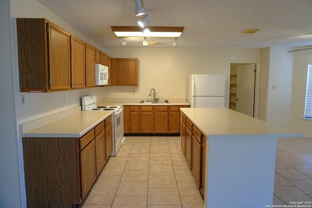 7515 Foss Meadows, San Antonio, TX 78244