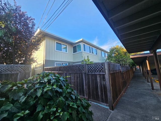 1056 Los Gamos Rd #C, San Rafael, CA 94903