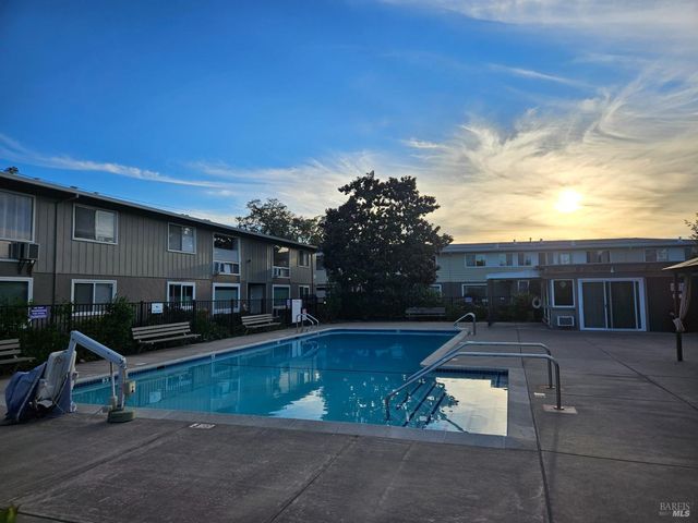 1056 Los Gamos Rd #C, San Rafael, CA 94903