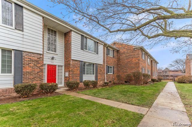 25316 Shiawassee Circle 104, Southfield, MI 48033