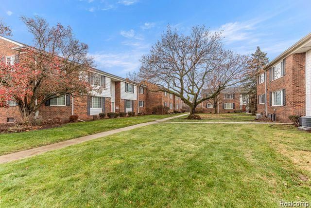 25316 Shiawassee Circle 104, Southfield, MI 48033