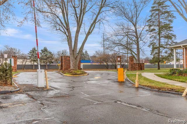 25316 Shiawassee Circle 104, Southfield, MI 48033