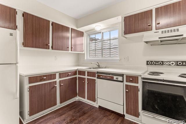 25316 Shiawassee Circle 104, Southfield, MI 48033