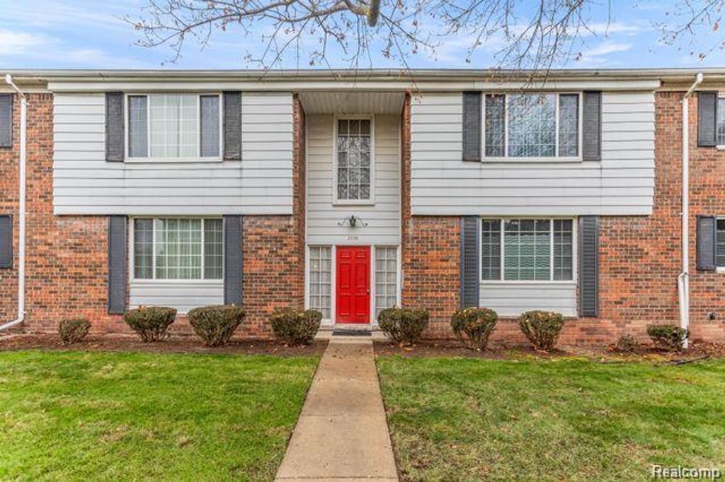 25316 Shiawassee Circle 104, Southfield, MI 48033
