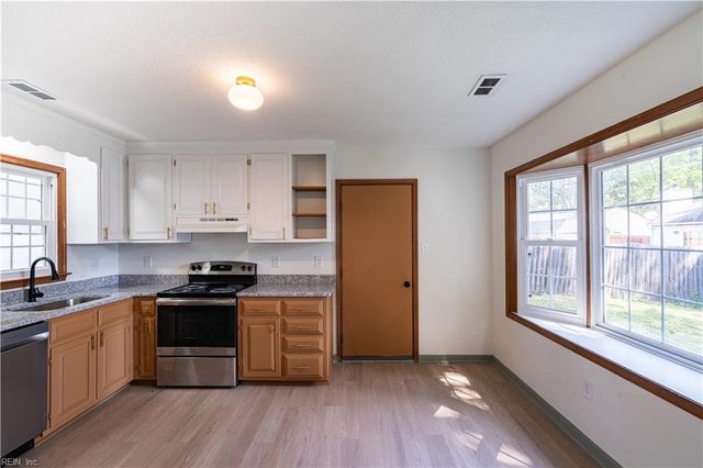 19 Lake Field XING, Hampton, VA 23666