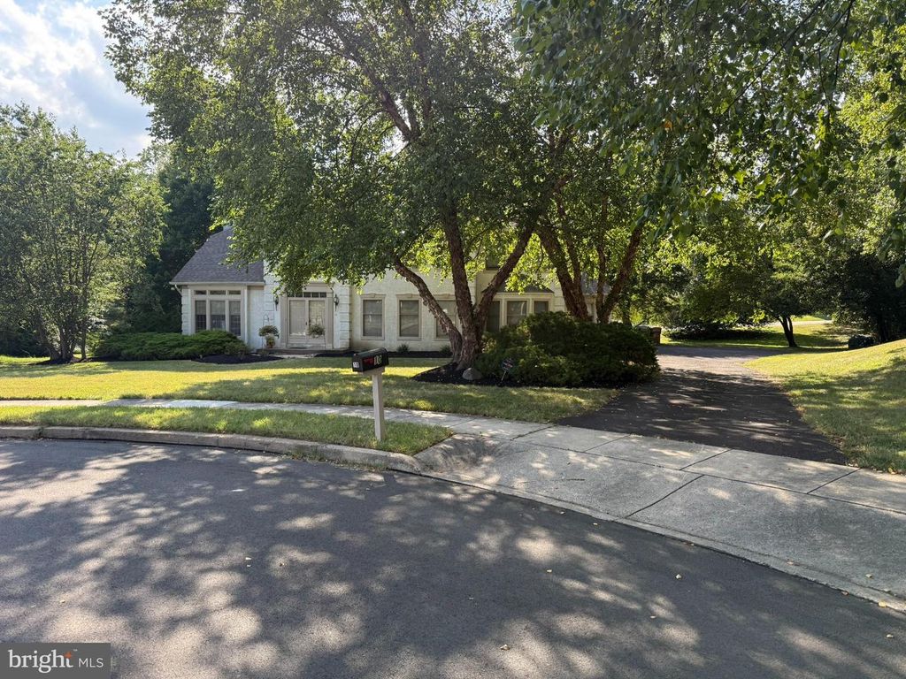10 SHALIMAR LN, Maple Glen, PA 19002