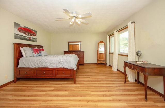 1124 Oleson Road, Waterloo, IA 50702