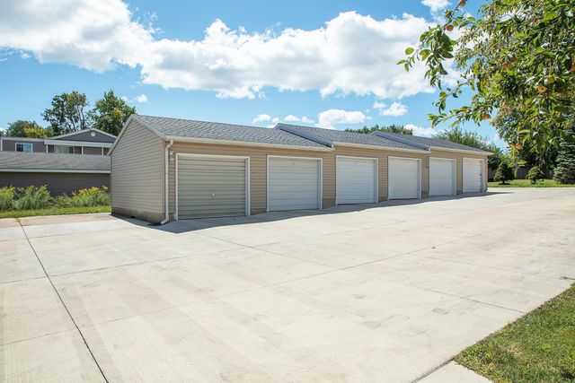 1124 Oleson Road, Waterloo, IA 50702