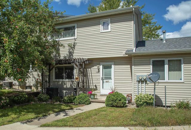 1124 Oleson Road, Waterloo, IA 50702