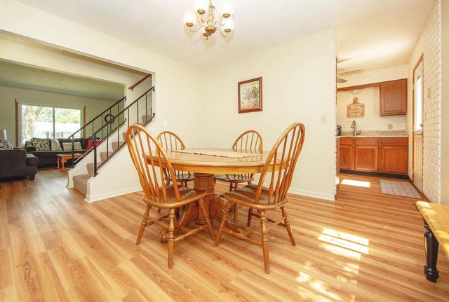 1124 Oleson Road, Waterloo, IA 50702