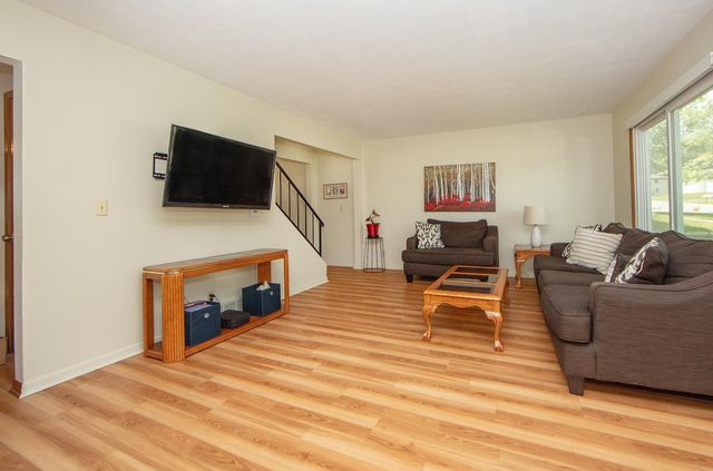 1124 Oleson Road, Waterloo, IA 50702