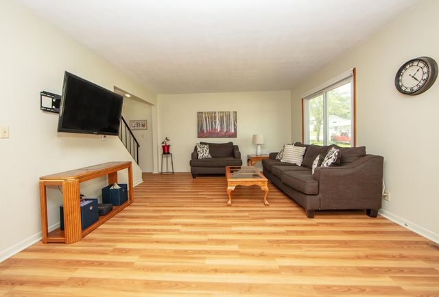 1124 Oleson Road, Waterloo, IA 50702