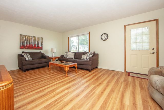 1124 Oleson Road, Waterloo, IA 50702