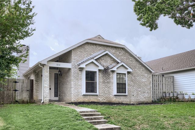 1310 Maplewood Drive, Lewisville, TX 75067
