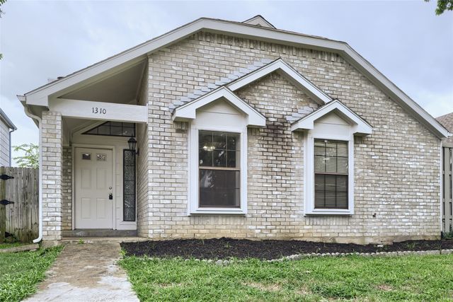 1310 Maplewood Drive, Lewisville, TX 75067